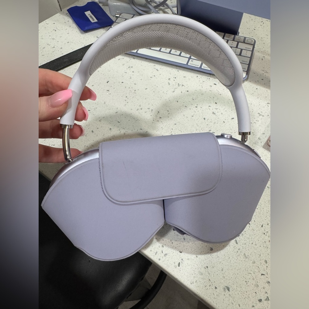 Purple Airpod Max